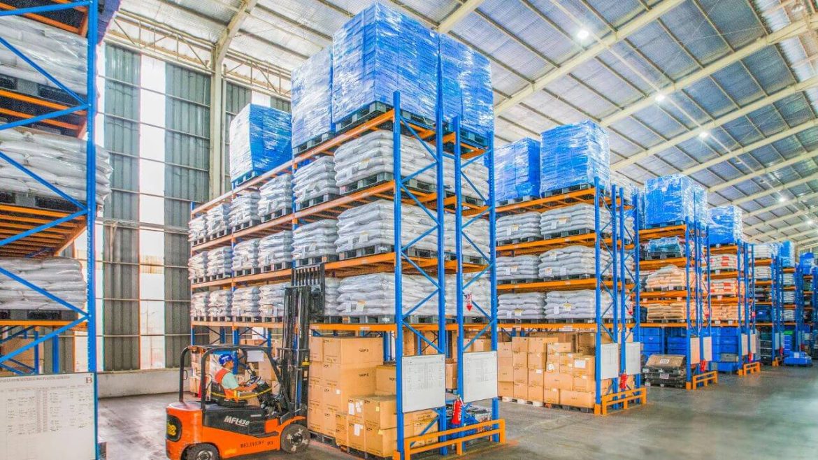 Sticker-Labeling-Machine-Manufacturer-in-China-vs-Indian-Labeling-Machine-Manufacturer-A-Comparative-Analysis
